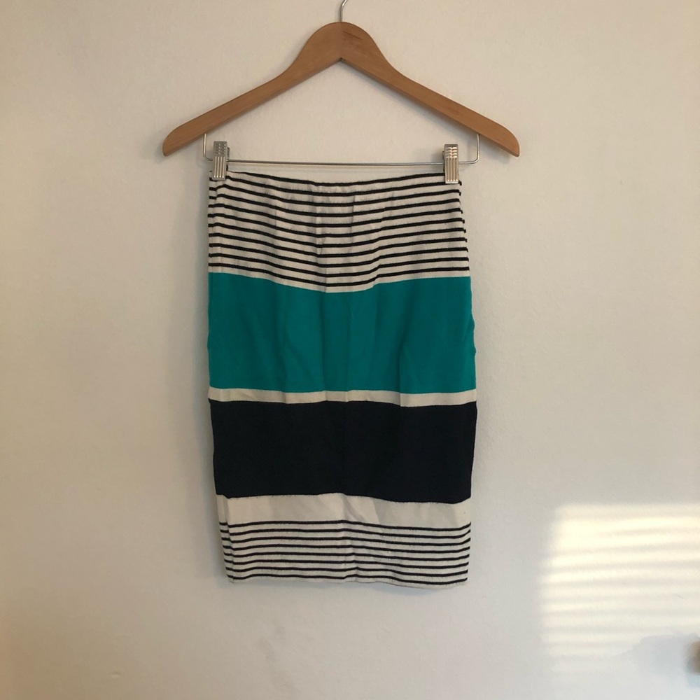 🔴5/$10🔴 Forever 21 Knee Length Midi Pencil Skirt - Picture 2 of 4